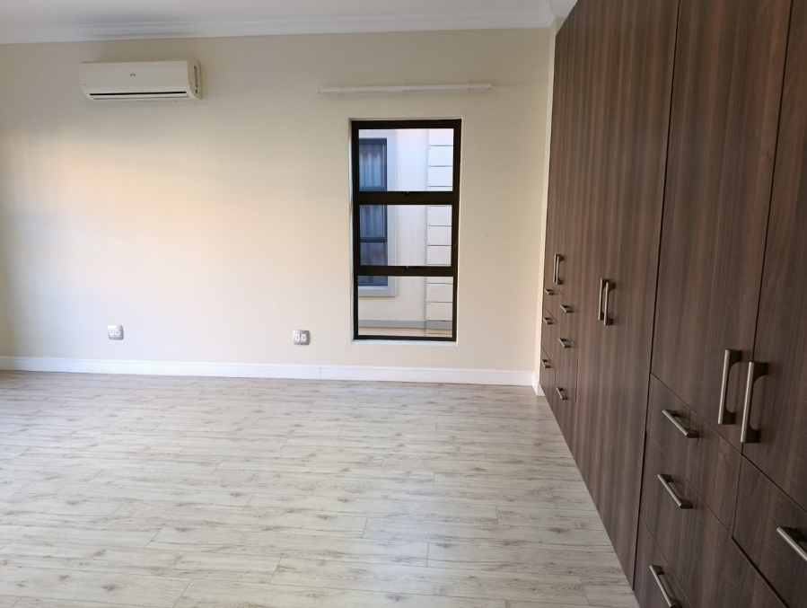 5 Bedroom Property for Sale in Kiepersol Free State